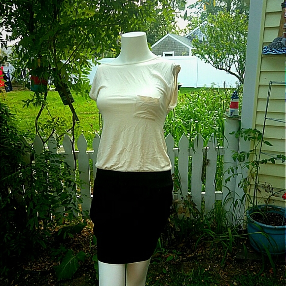 Button back tee dress - Picture 5 of 9